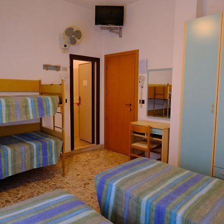 Hotel Chiara Rimini Buitenkant foto