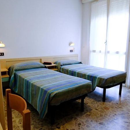 Hotel Chiara Rimini Buitenkant foto