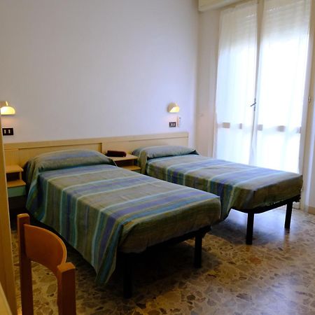 Hotel Chiara Rimini Buitenkant foto