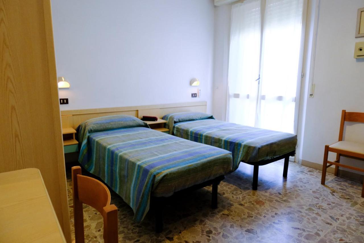 Hotel Chiara Rimini Buitenkant foto
