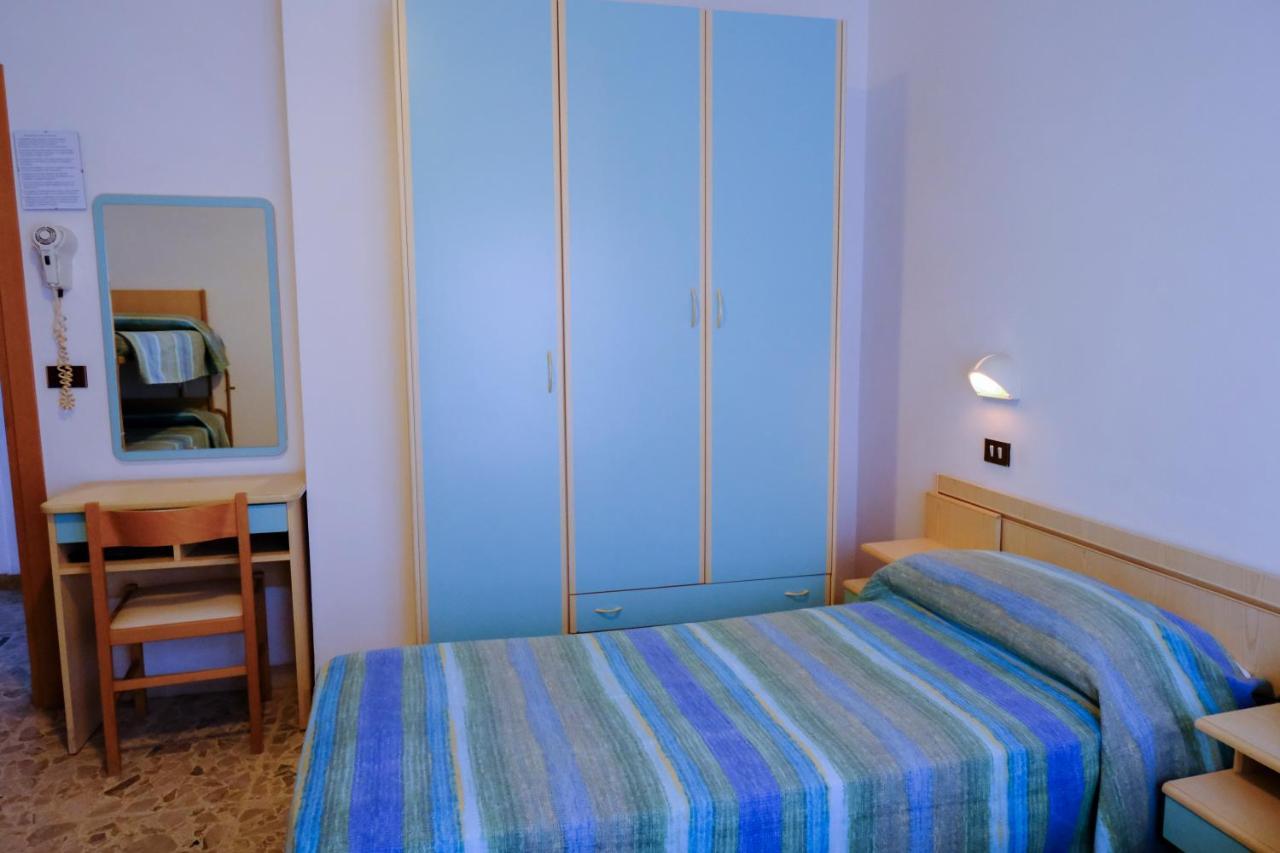 Hotel Chiara Rimini Buitenkant foto