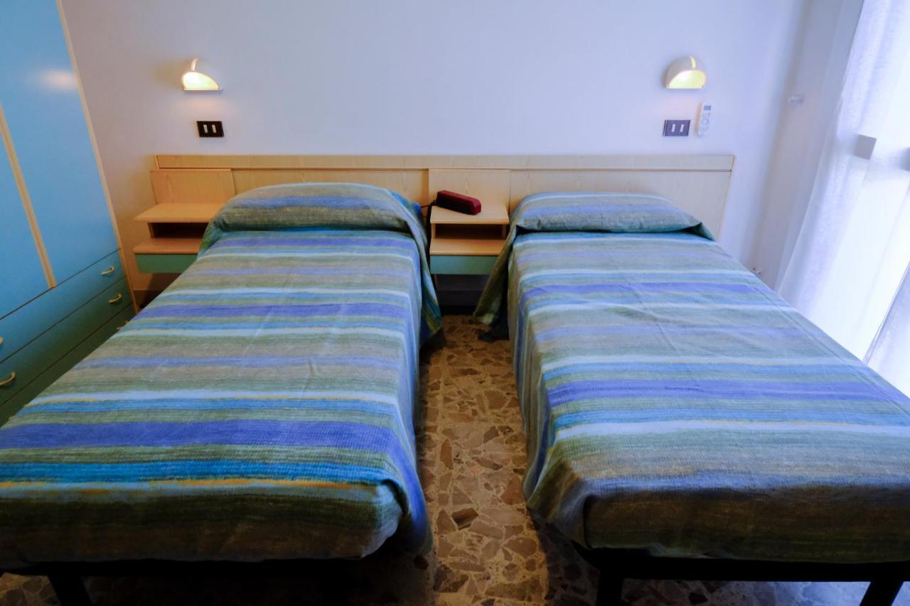 Hotel Chiara Rimini Buitenkant foto